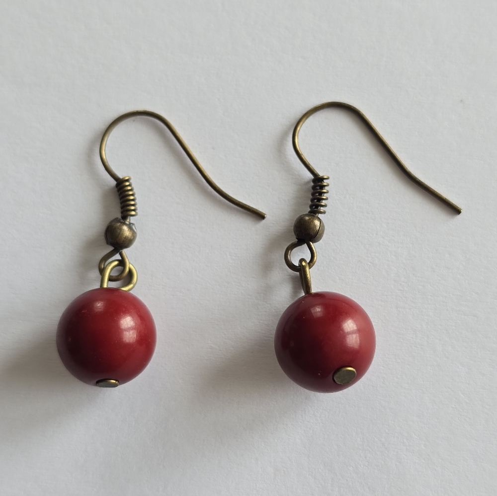 Earrings dangly bead dark gold tone metal earwires simple retro dark brown - red
